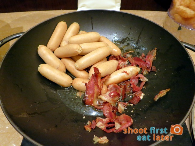 Sheraton Macao Club Lounge breakfast buffet - chicken sausage & bacon