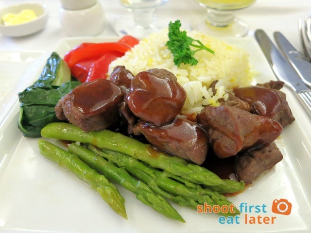 wok fried black pepper beef tenderloin with asparagus, Chinese greens, red capsicum & fried rice